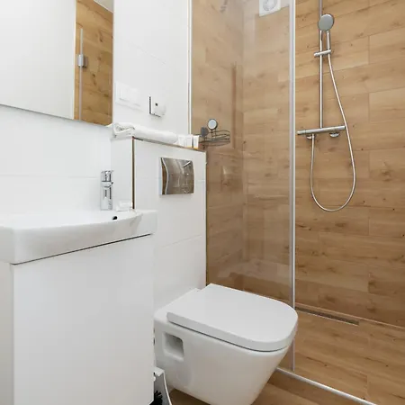 Dwupoziomowy Z Parkingiem - Taras I Balkon - 3 Sypialnie By Renters * Rewal