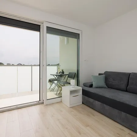 Dwupoziomowy Z Parkingiem - Taras I Balkon - 3 Sypialnie By Renters *