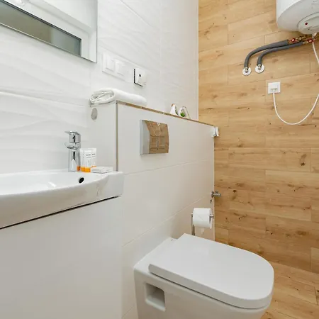 Dwupoziomowy Z Parkingiem - Taras I Balkon - 3 Sypialnie By Renters