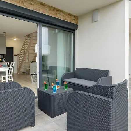 Dwupoziomowy Z Parkingiem - Taras I Balkon - 3 Sypialnie By Renters Apartment